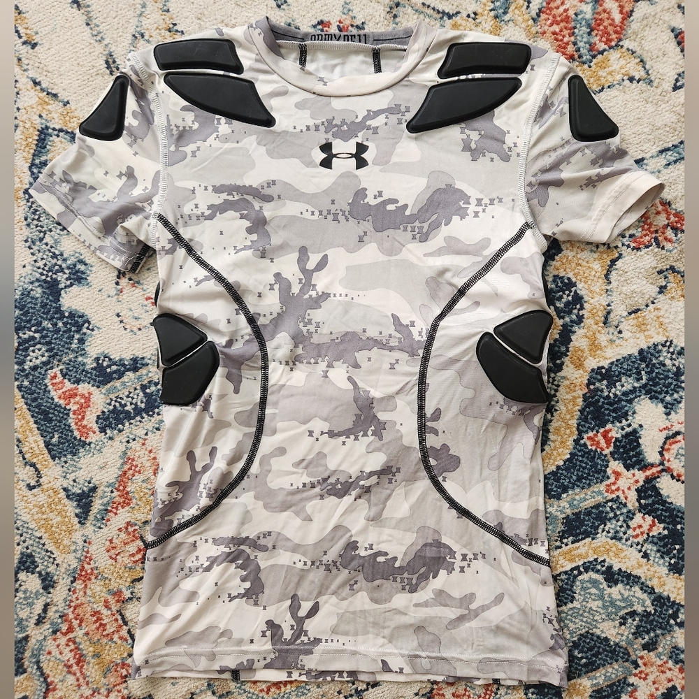 Under Armour Youth Football Shirt With Integrated Pads Size Medium 10/12